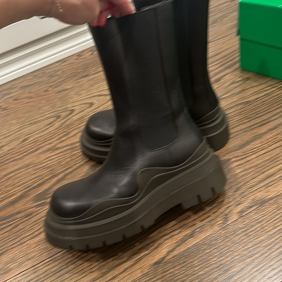 Authentic Bottega Veneta Lug tire boot - Picture 4 of 13